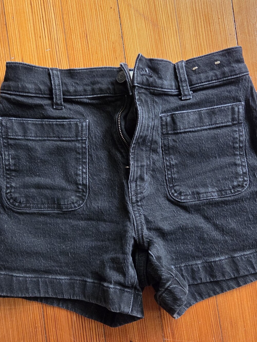 MADEWELL 👖Black High-Waist Denim Shorts with Front Patch Pockets
